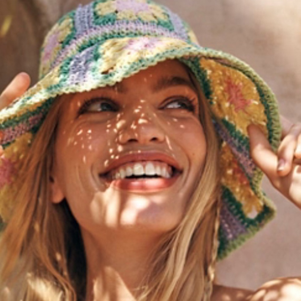 Free People X Peter Grimm Summer of love Colorful Crochet Sun Hat - Picture 3 of 7